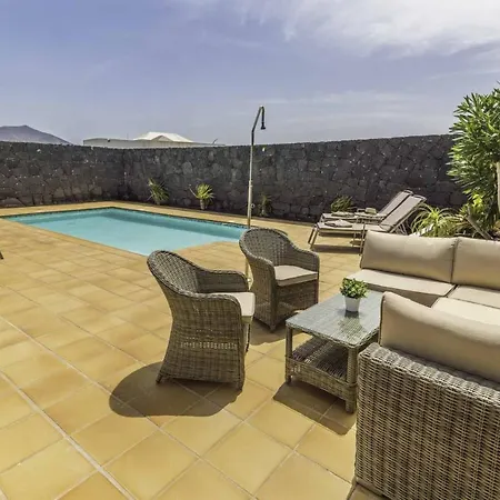 Villa Azure - Lh122 By Villas Now Ltd Playa Blanca  Exterior photo